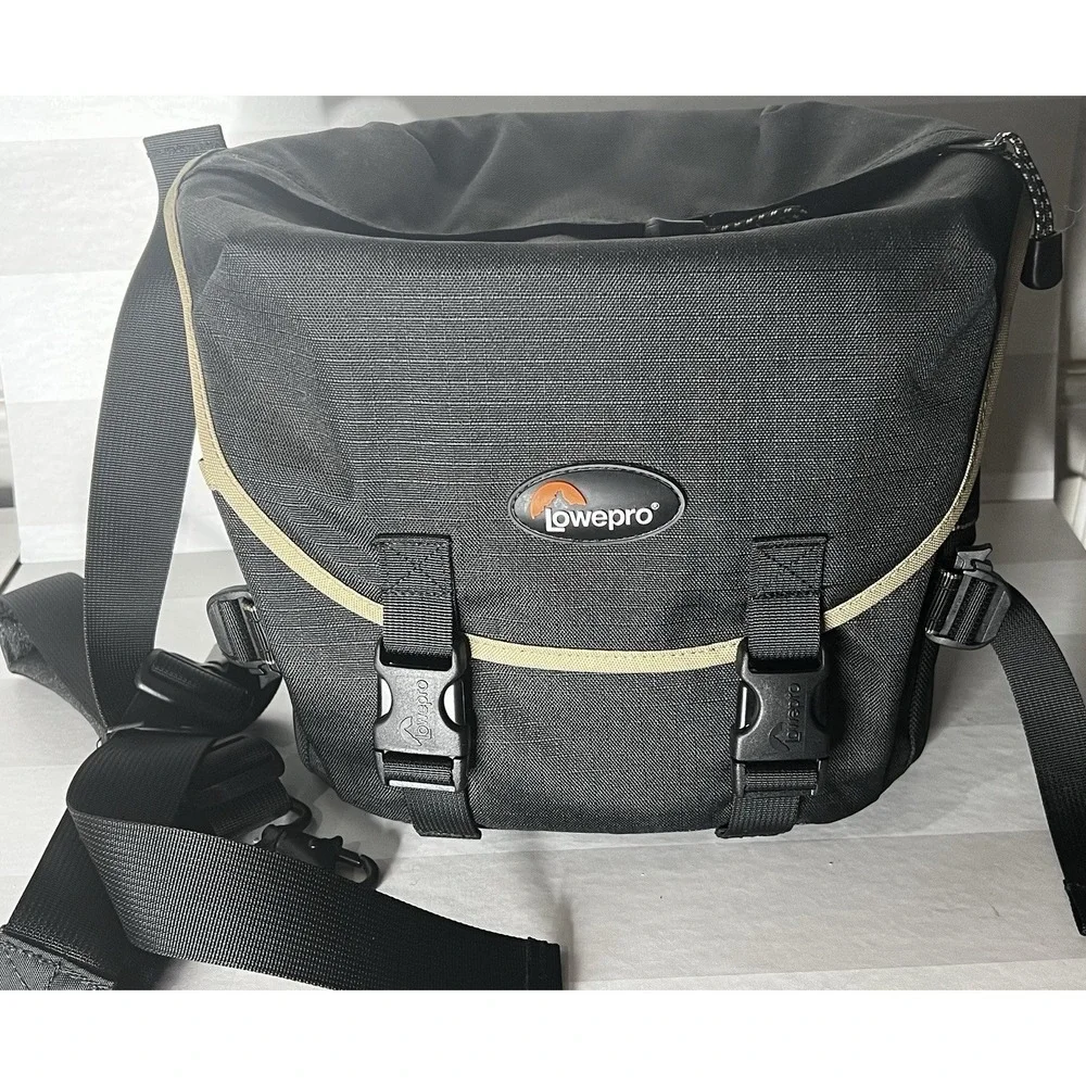 LowePro RL 200 Reporter Light 200 Black Camera Bag
